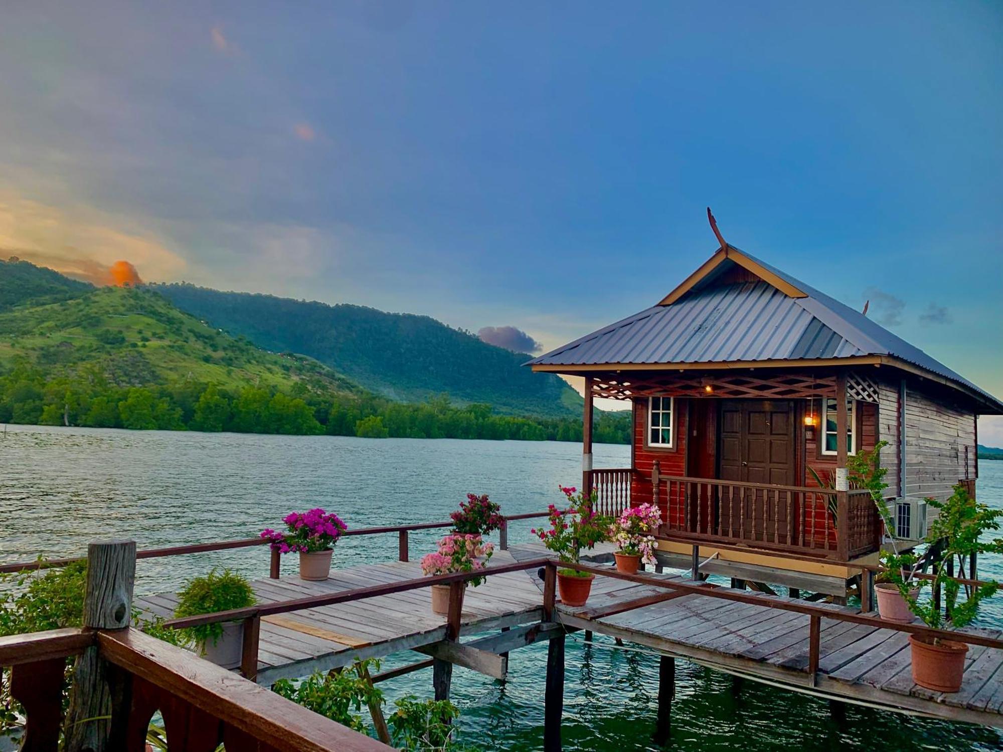 Parapat Water Village Resort Semporna Exteriör bild