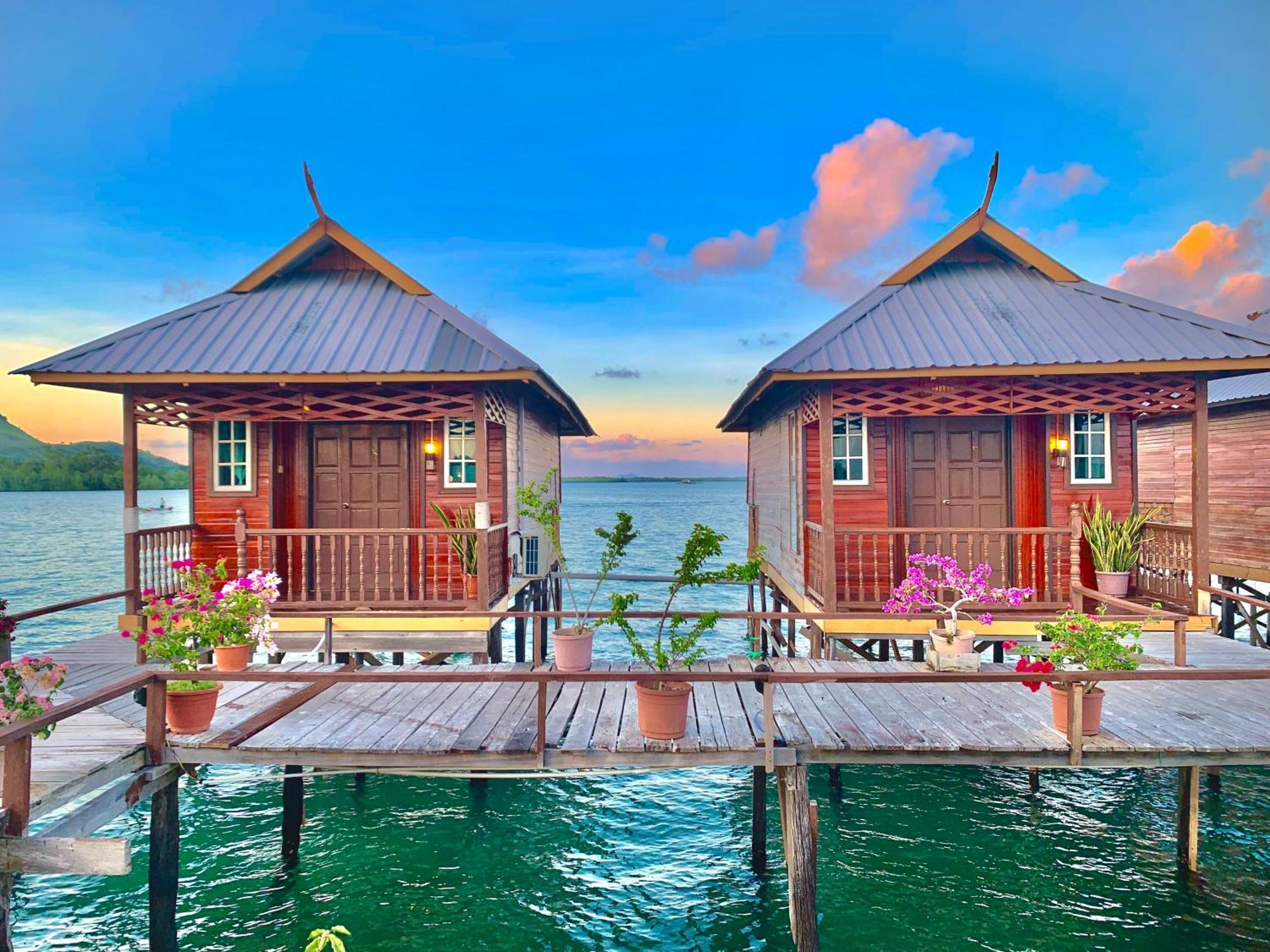 Parapat Water Village Resort Semporna Exteriör bild