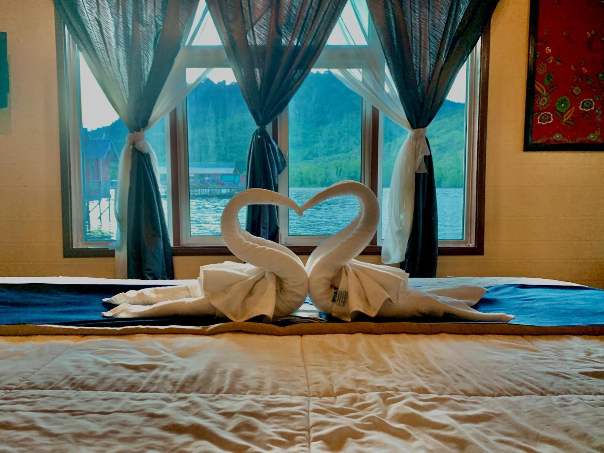 Parapat Water Village Resort Semporna Exteriör bild