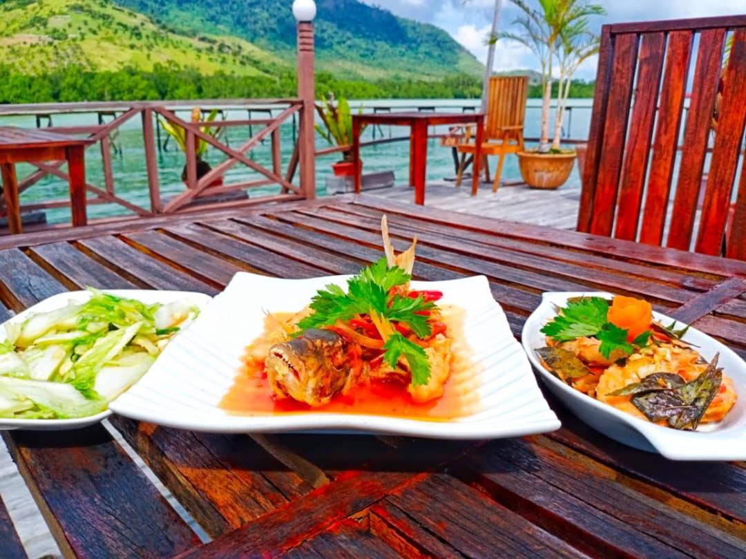 Parapat Water Village Resort Semporna Exteriör bild