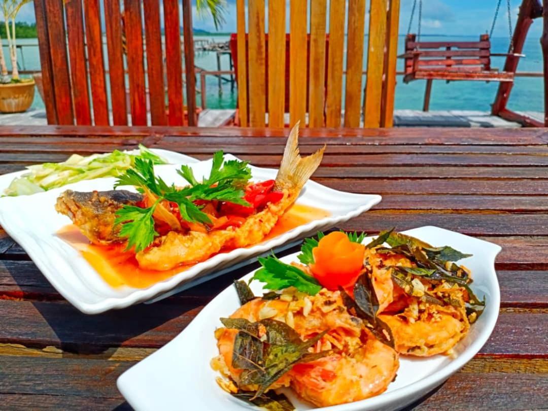 Parapat Water Village Resort Semporna Exteriör bild