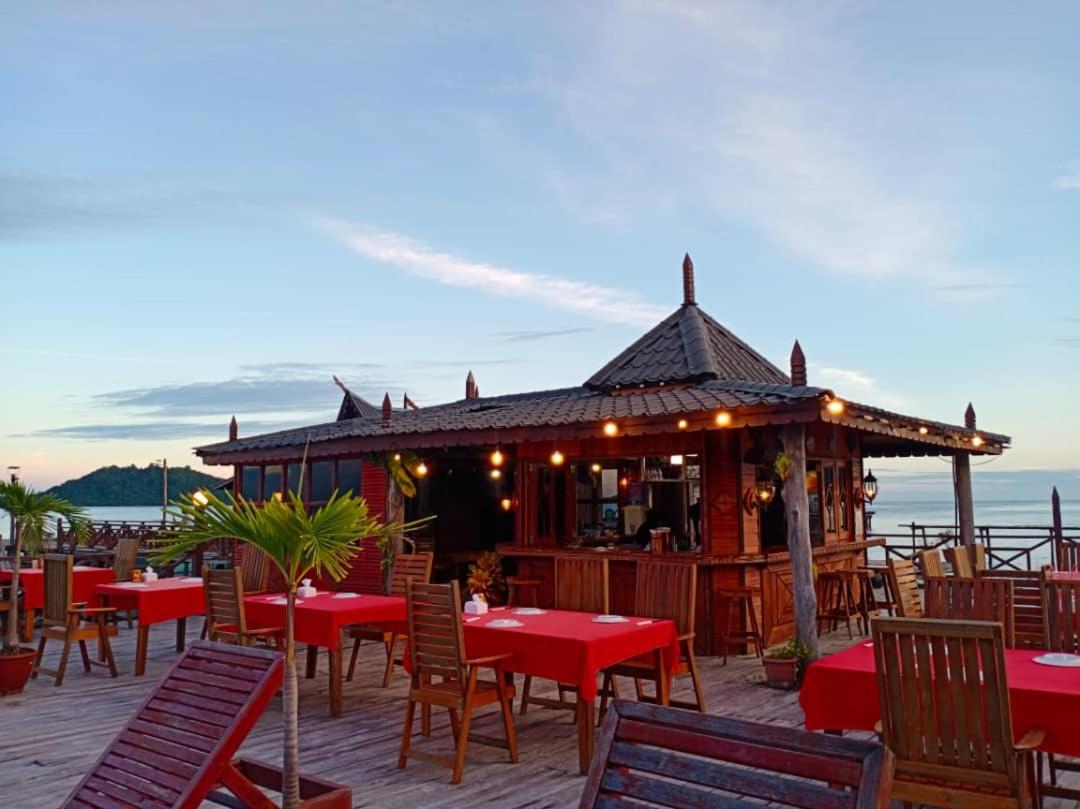 Parapat Water Village Resort Semporna Exteriör bild
