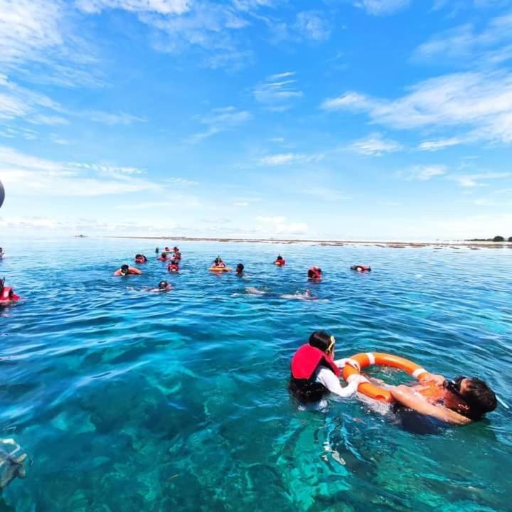 Parapat Water Village Resort Semporna Exteriör bild