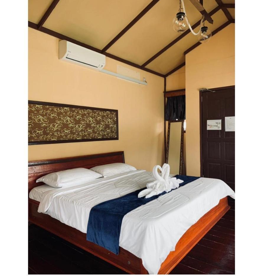 Parapat Water Village Resort Semporna Exteriör bild